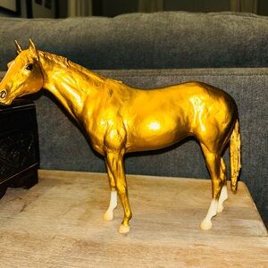 RARE Breyer 1990 Gold Secretariat - Signed By Peter Stone.
